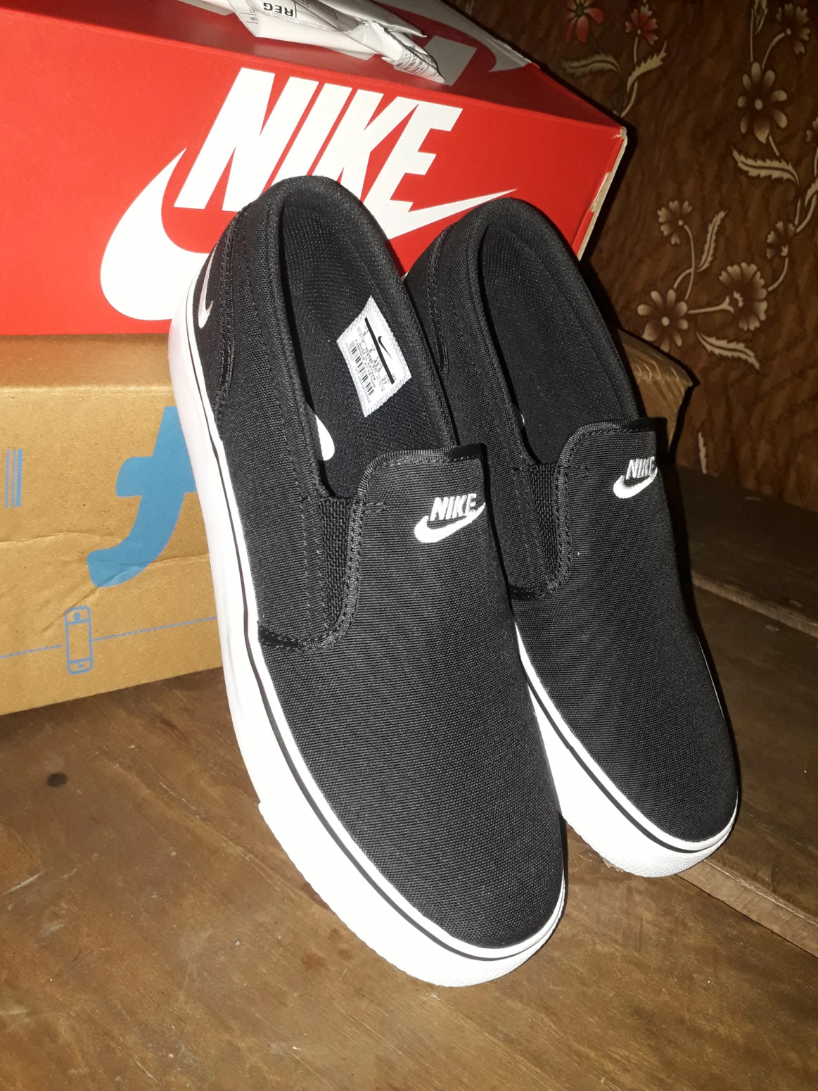 Nike toki slip on price clearance