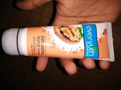 Everyuth Naturals Exfoliating Walnut Scrub 50g - Image 10