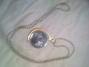 Anjaan online chain locket