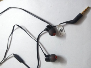 Jbl t160 hotsell flipkart