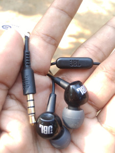 Jbl c100si price 2025 flipkart