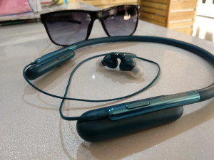 Samsung level u best sale vs samsung u flex