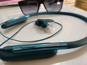 Samsung level sales u flex review