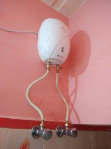 Bajaj Flora 3l 3kw Instant Water Heater 3 L Geyser Reviews: Latest Review  of Bajaj Flora 3l 3kw Instant Water Heater 3 L Geyser | Price in India |  Flipkart.com