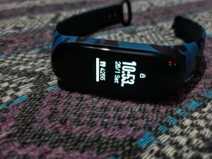 Fit band under 2000 hotsell