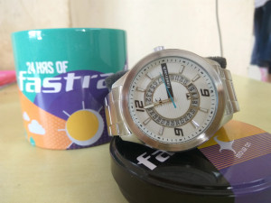 Fastrack 38050sm01 Loopholes Analog Watch Men Reviews Latest