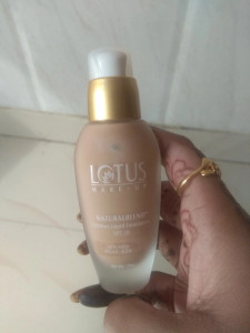 Lotus top foundation price