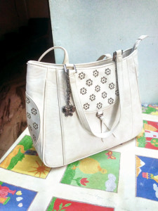 Flipkart butterfly handbags below on sale 500
