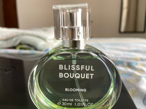 Blissful bouquet deals miniso