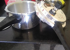 Manttra pressure cooker best sale reviews
