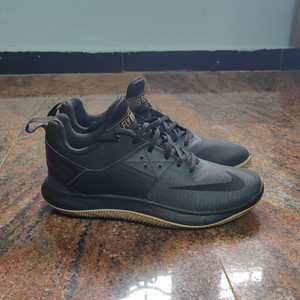 Nike flyby low new arrivals basketball shoes review