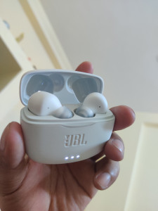 Jbl tune sales 215 tws review