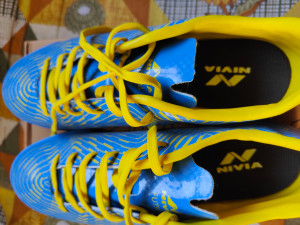 Futsal sales shoes flipkart