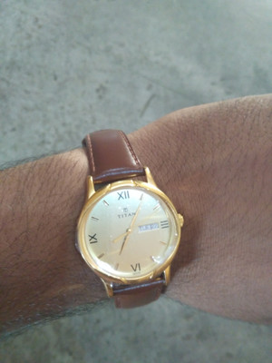 Titan store 1580yl05 price