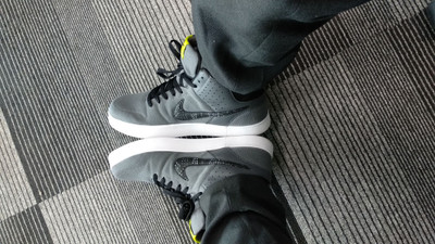 Nike liteforce iii 2025 mid trainers