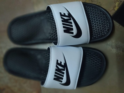 Nike benassi hotsell fanny pack slides