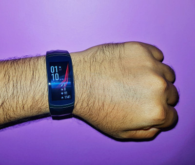 Samsung gear fit2 pro best sale fitness watch