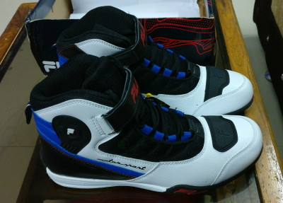 Ranvijay store fila sneakers