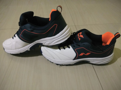 Nivia marsh cricket best sale shoes