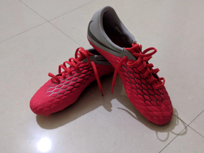 Nike hypervenom sale pink and black