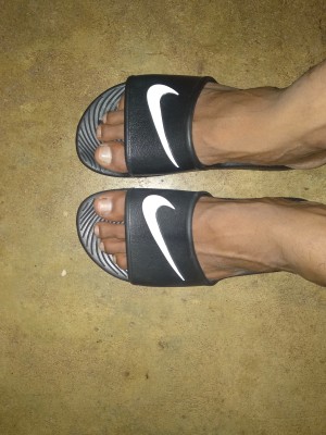 Nike kawa cheap slide on feet