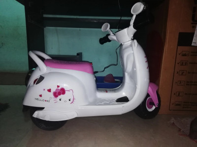 Toyhouse Kitty Scooty Rechargeable Scooter Battery Operated Ride