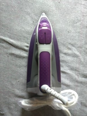 Buy Black & Decker BXIR1801IN 1800 Watt Steam Iron (12938, Purple) Online -  Croma