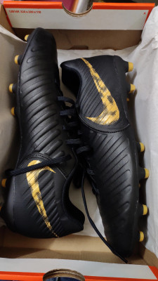 Nike top legend 7