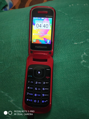 Karbonn pebble top