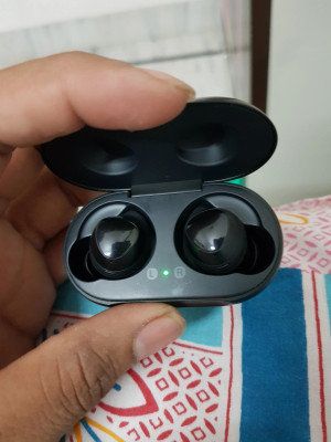 Earbuds hotsell samsung olx