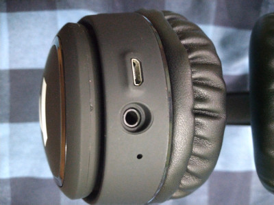 Boat rockerz 380 top wireless bluetooth headphones