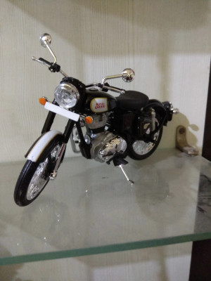 Maisto Royal Enfield Classic 500 Scale 1 12 Diecast Model Bike Royal Enfield Classic 500 Scale 1 12 Diecast Model Bike Buy Bike toys in India. shop for Maisto products in India. Flipkart