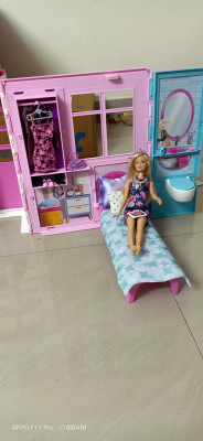 Barbie hot sale dollhouse portable