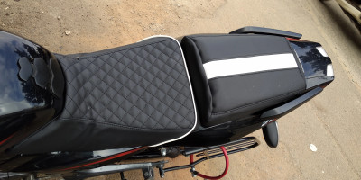 Pulsar 220f new arrivals seat cover