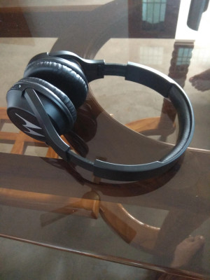 MOTOROLA Escape 210 with Google Assistant Bluetooth Headset Price