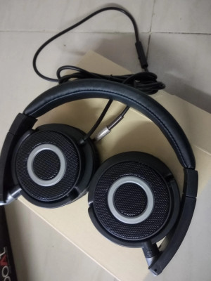 Boat bassheads 910 top headphone with mic