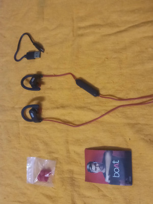 Boat rockerz 215 hotsell price