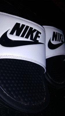 Nike 2025 benassi mismatch