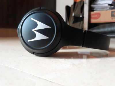 Motorola wireless best sale headphones escape 210