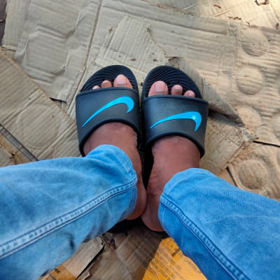 Shrunken clearance nike slides
