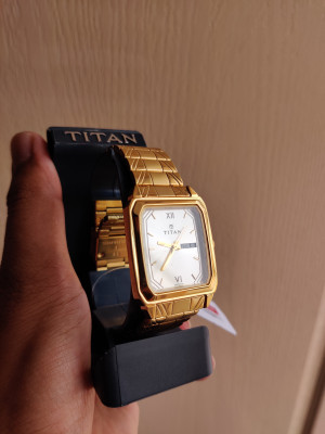 Titan watch 1581 yab price hotsell