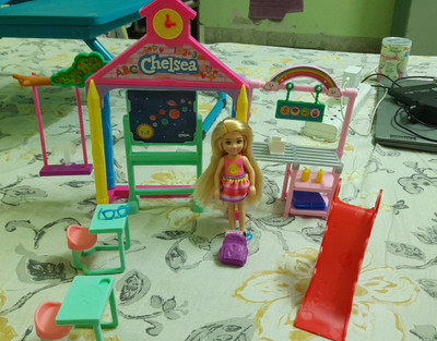 Barbie club chelsea online school playset
