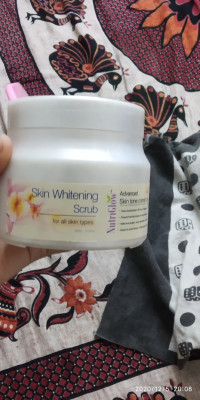 Nutriglow skin shop whitening scrub