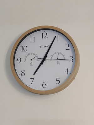 Titan Analog 30 cm X 30 cm Wall Clock Price in India Buy Titan Analog 30 cm X 30 cm Wall Clock online at Flipkart