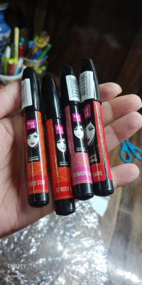 Elle 18 store lip crayon