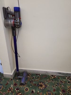 Dyson V7 Animal Cordless Vacuum Cleaner with Powerful Suction