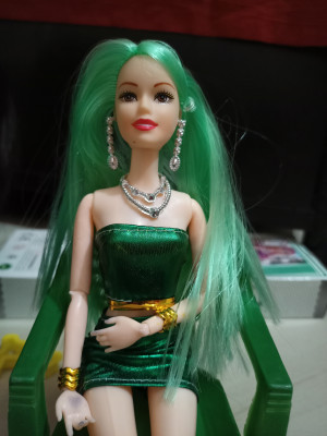 Barbie with best sale green hair