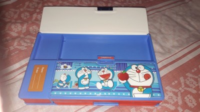 pari pari Jumbo Doreamon with Calculator, 6 Hidden Pockets Pencil Box and 1  Unicorn Gel Pen Combo : : Toys & Games