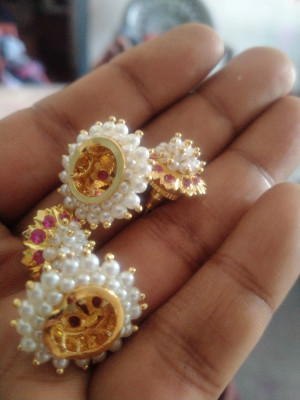 Muttina hole jhumki discount
