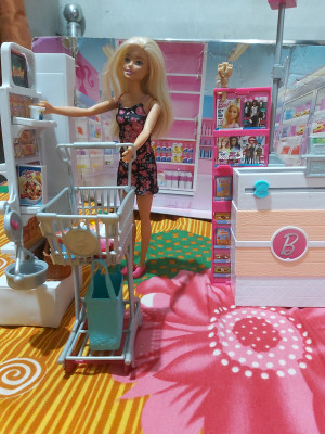Barbie shopping hotsell market